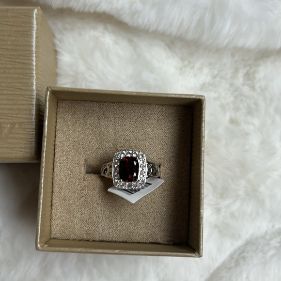 JTV sz 9 Ring Red & White Crystals NEW NIB - Picture 4 of 4